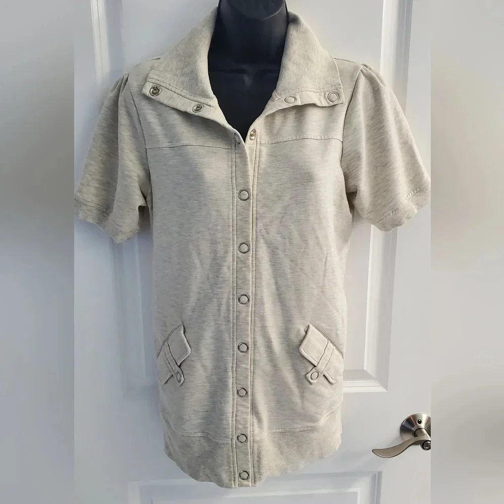 Motto snap up short sleeve jacket